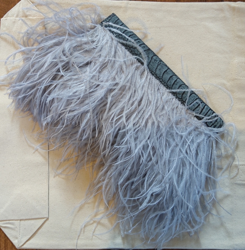 🪶NWOT🪶Gray Feather Reptilian Clutch🥳Host Pick🥳